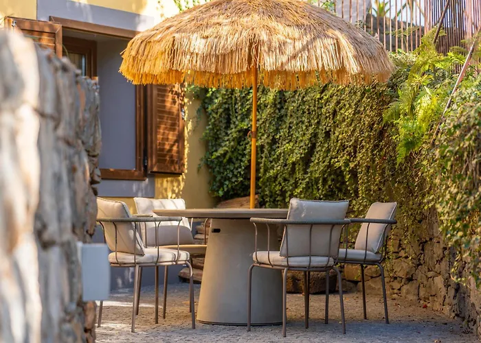 Hotel Quinta Do Furao Santana (Madeira)